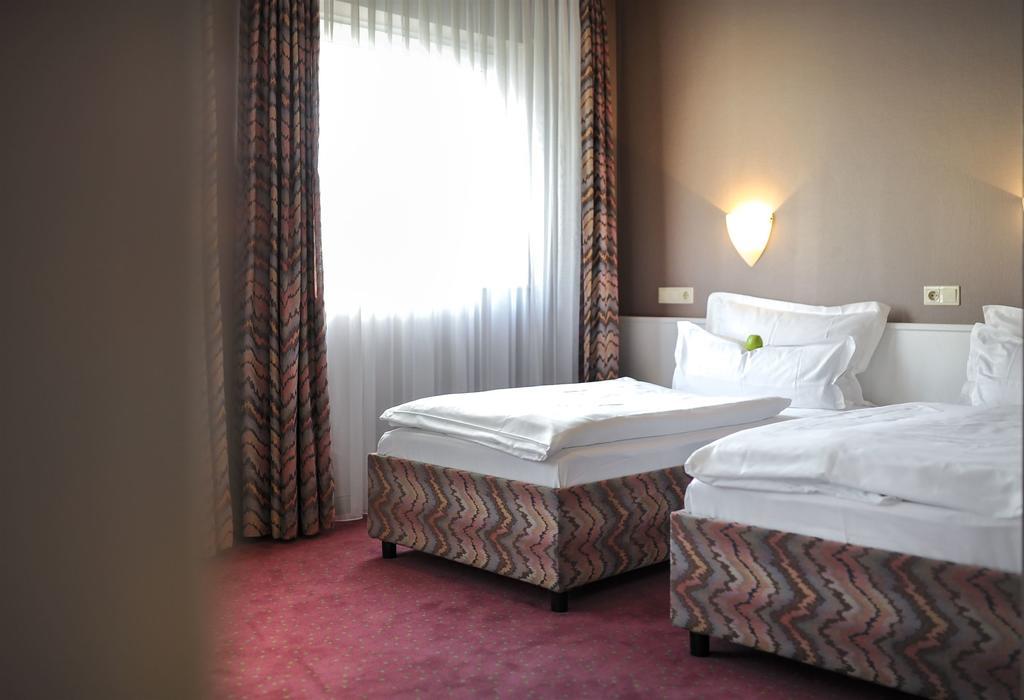 Airport Hotel By The New Yorker Köln Dış mekan fotoğraf
