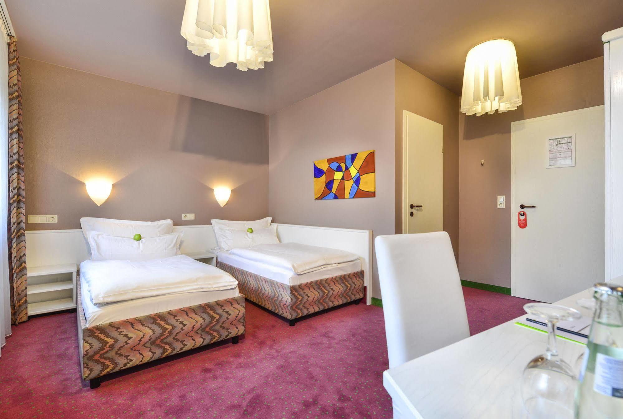 Airport Hotel By The New Yorker Köln Dış mekan fotoğraf