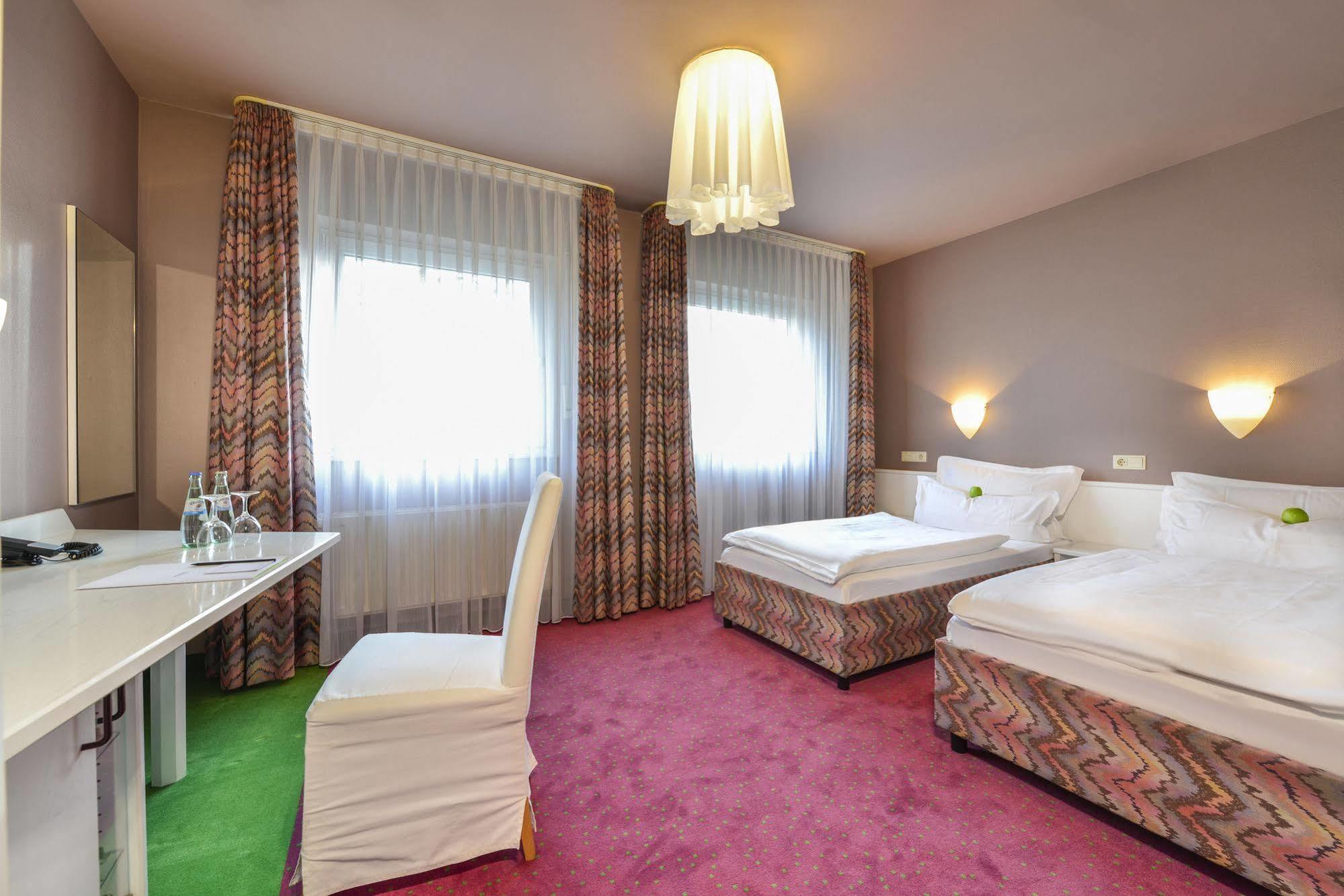 Airport Hotel By The New Yorker Köln Dış mekan fotoğraf